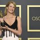 Laura Dern con su Oscar a Mejor Actriz de Reparto