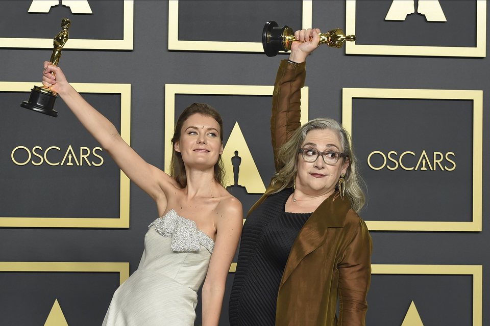 Elena Andreicheva y Carol Dysinger con su Oscar a Mejor Corto Documental