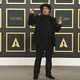 Bong Joon-ho posa con sus Oscars por 'Parásitos'