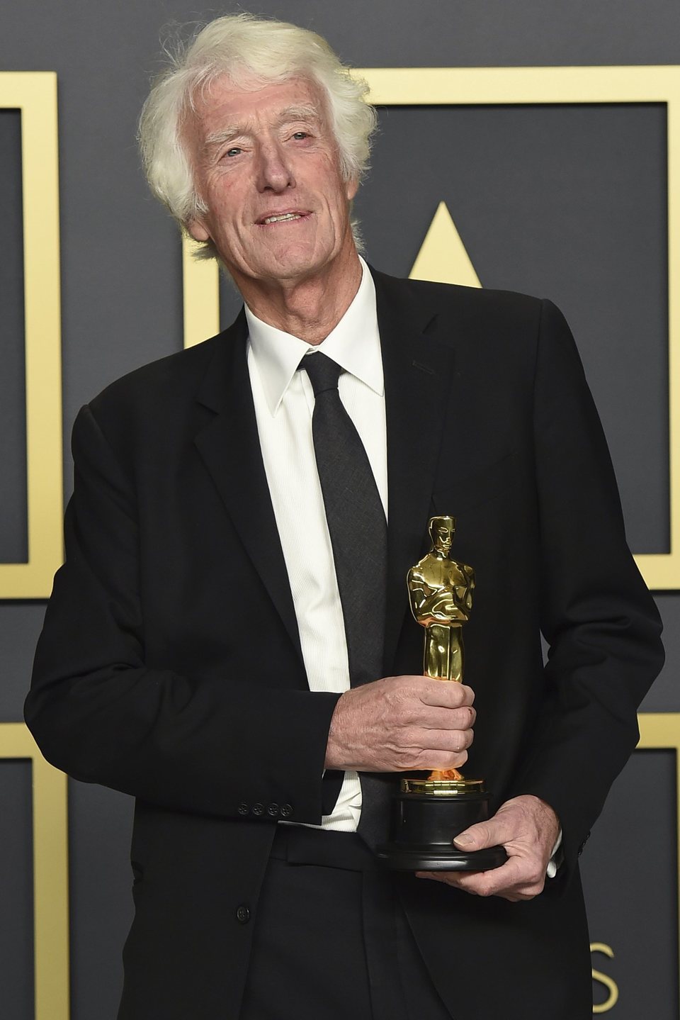 Roger Deakins con su Oscar a Mejor fotografía por '1917'