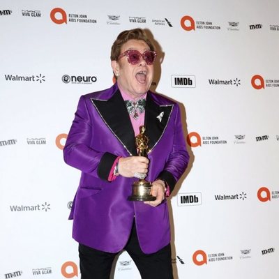 Elton John con su Oscar a Mejor Canción Original por 'Rocketman'