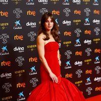 Marta Etura en la alfombra roja de la 35 edición de los Premios Goya