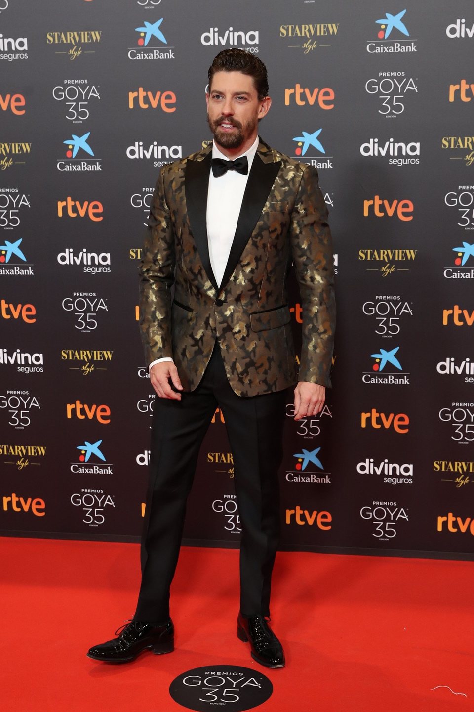 Adrián Lastra en la alfombra roja de la 35 edición de los Premios Goya