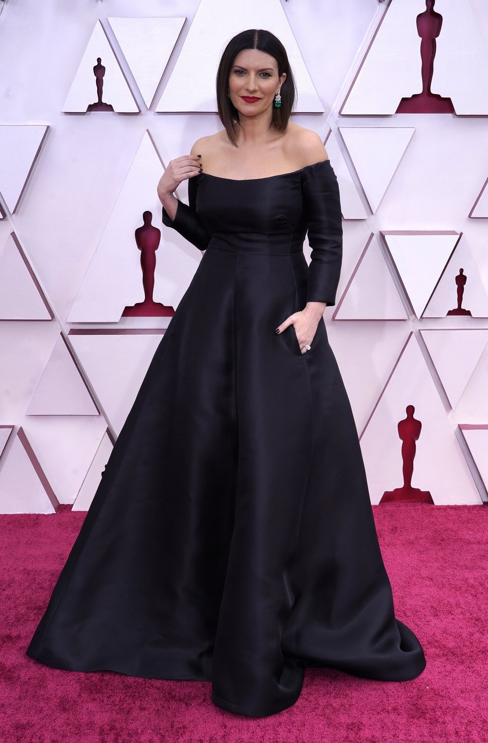 Laura Pausini en la alfombra roja de los Oscar 2021