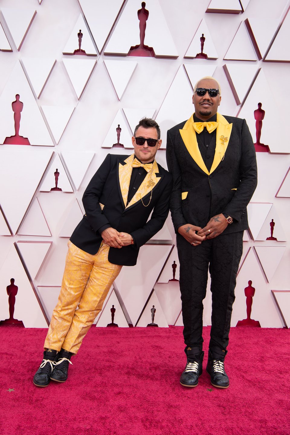 Martin Desmond Roe y Travon Free en la alfombra roja de los Oscar 2021