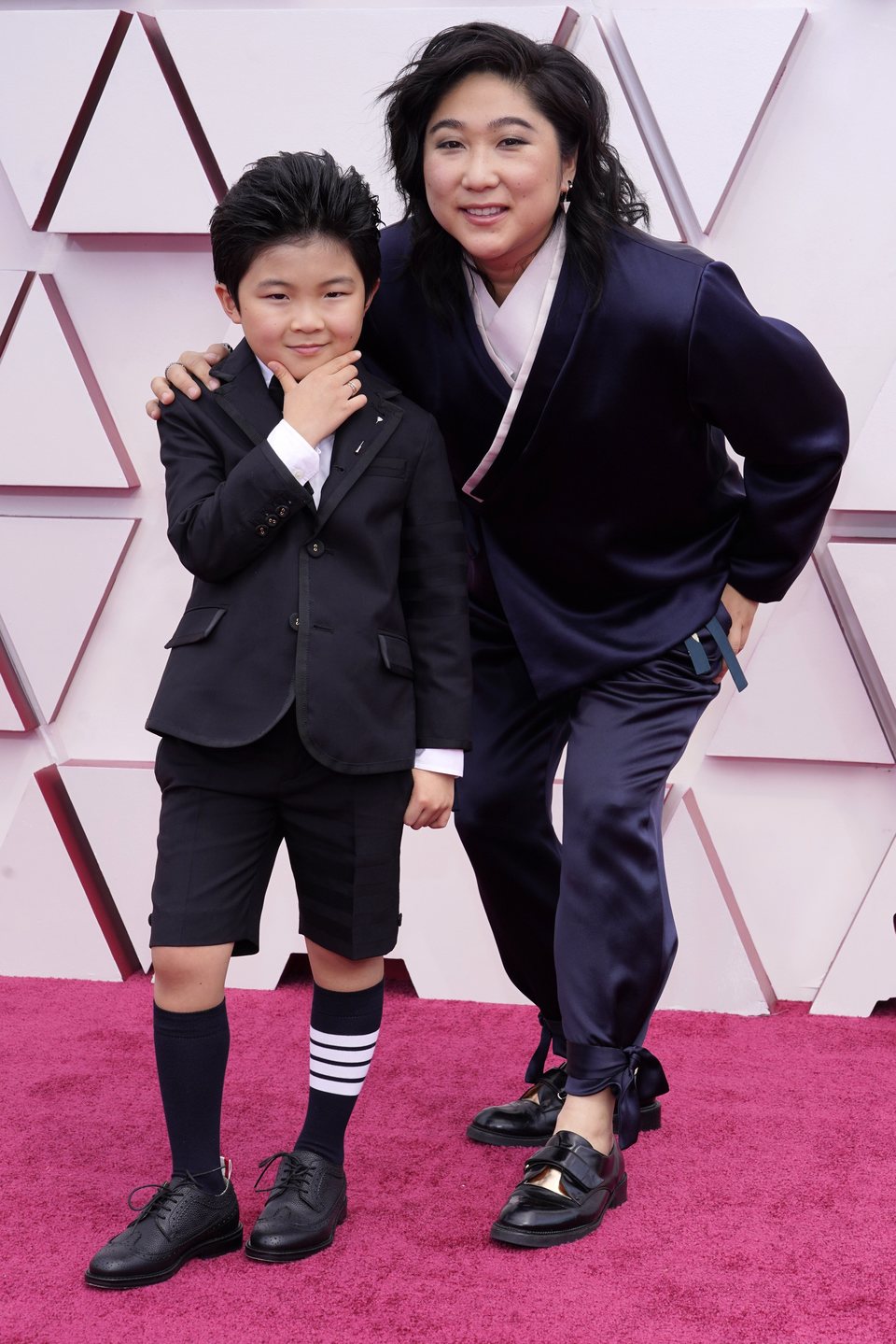 Alan Kim en la alfombra roja de los Oscar 2021