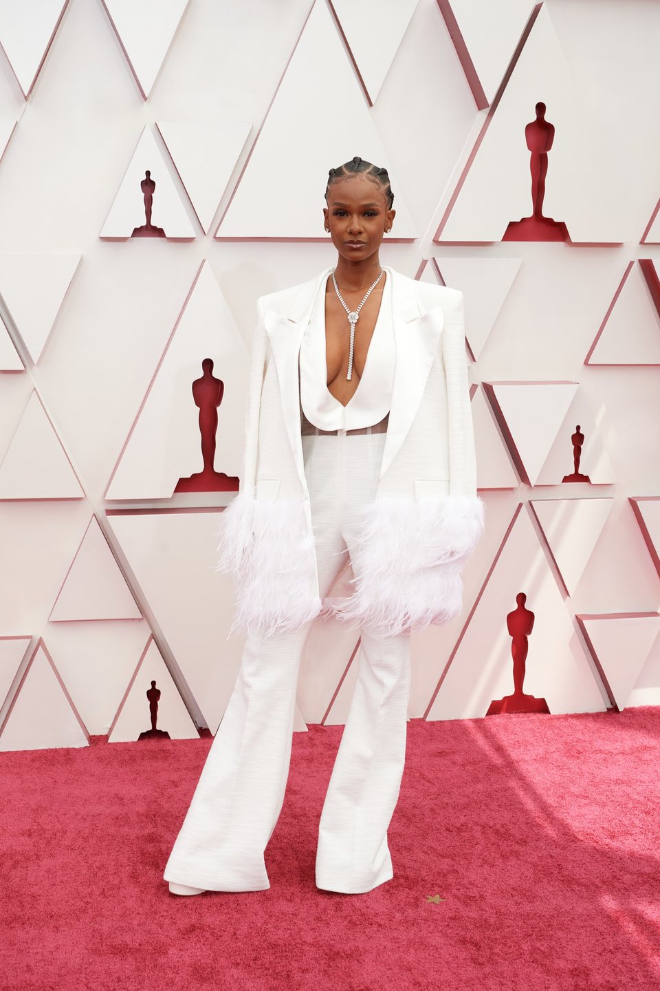 Tiara Thomas en la alfombra roja de los Oscar 2021