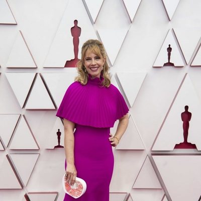 Erica Rivinoja en la alfombra roja de los Oscar 2021