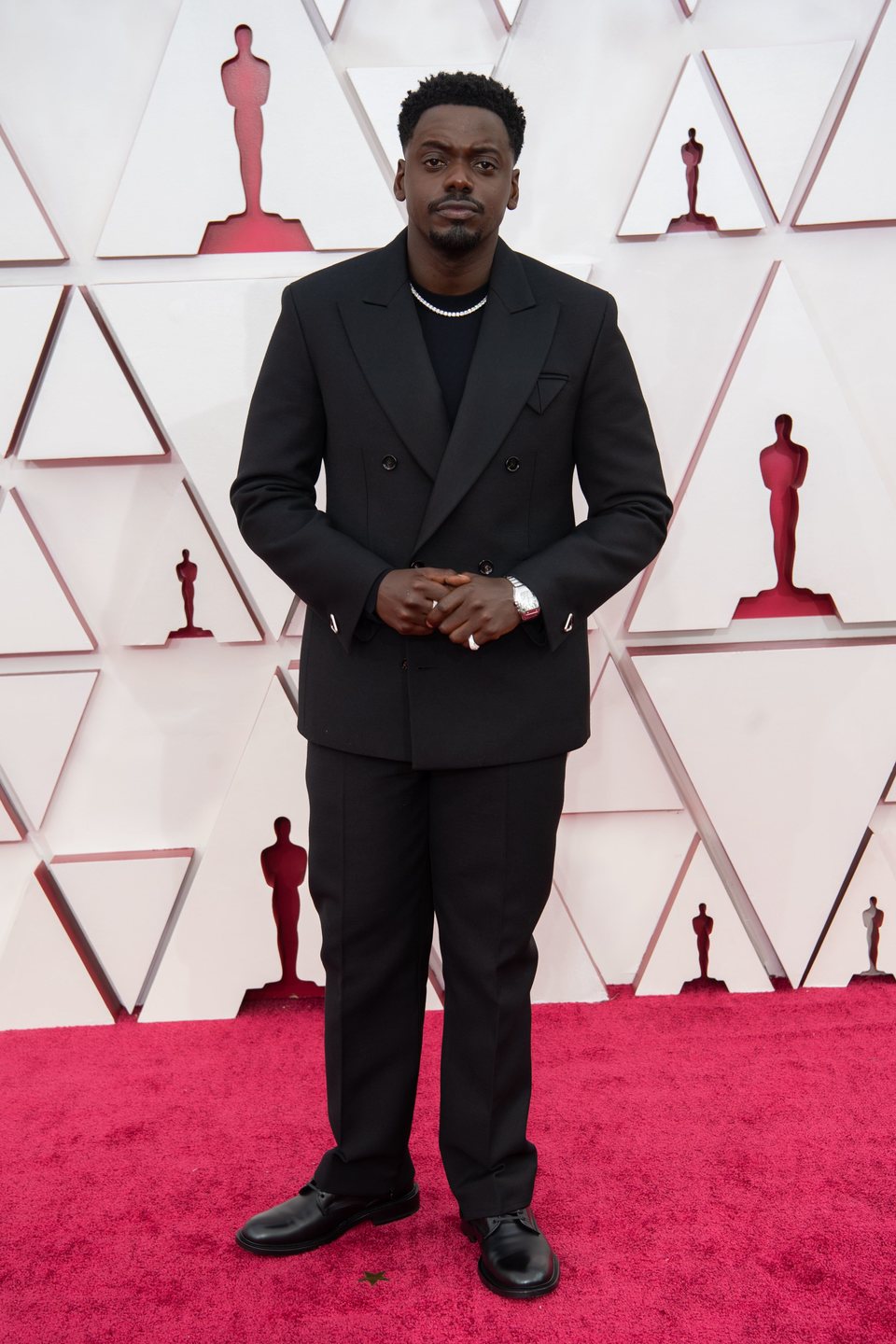 Daniel Kaluuya en la alfombra roja de los Oscar 2021