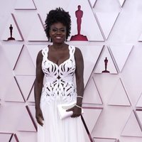 Viola Davis en la alfombra roja de los Oscar 2021