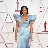 Regina King en la alfombra roja de los Oscar 2021