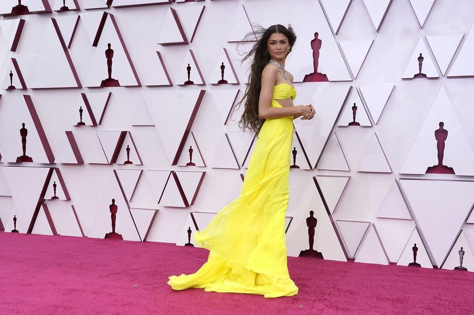 Zendaya en la alfombra roja de los Oscar 2021