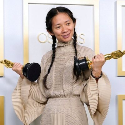 Chloé Zhao ganadora del Oscar 2021 a la Mejor Dirección por 'Nomadland'