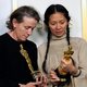 Frances McDormand y Chloé Zhao ganadoras del Oscar 2021 a la Mejor Película por 'Nomadland'