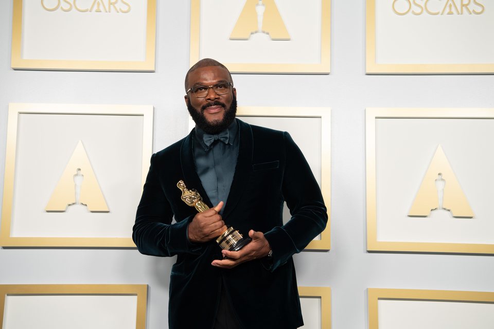 Tyler Perry recibe el premio honorífico Gene Hersholt Humanitarian Award en los Oscar 2021