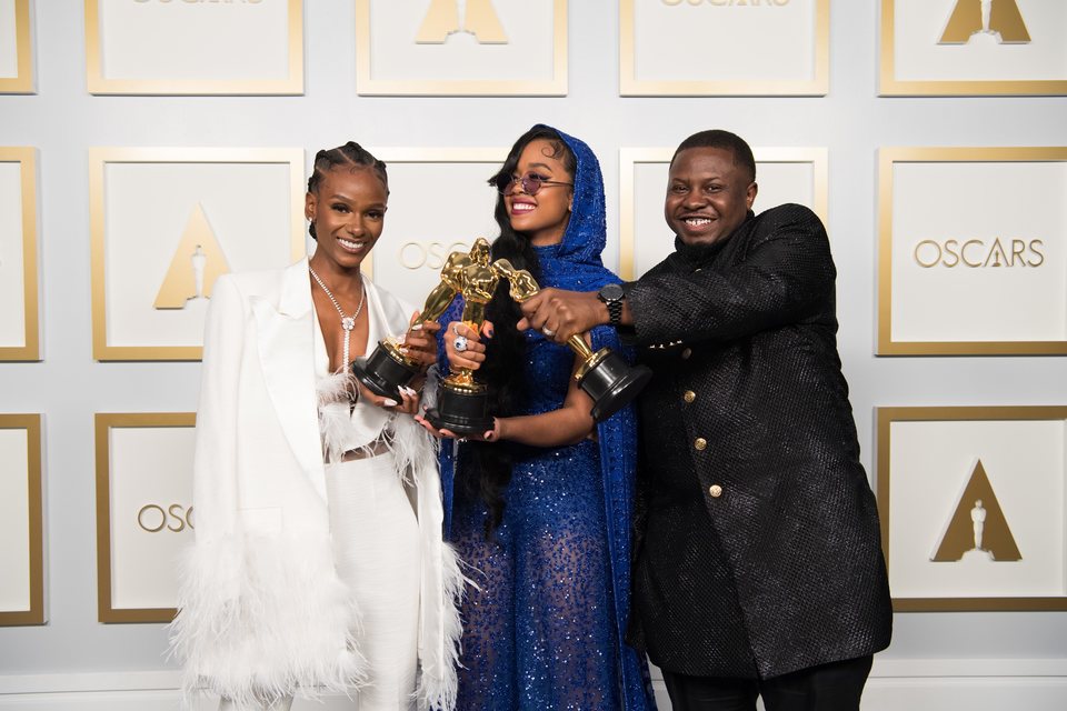 Tiara Thomas, H.E.R. y Dernst Emile II ganadores del Oscar 2021 a la Mejor canción