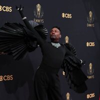 Billy Porter en la alfombra roja de los Emmy 2021