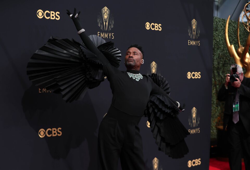 Billy Porter en la alfombra roja de los Emmy 2021