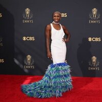 Cynthia Erivo en la alfombra roja de los Emmy 2021