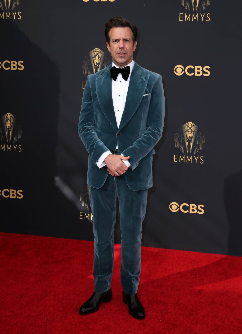 Jason Sudeikis en la alfombra roja de los Emmy 2021