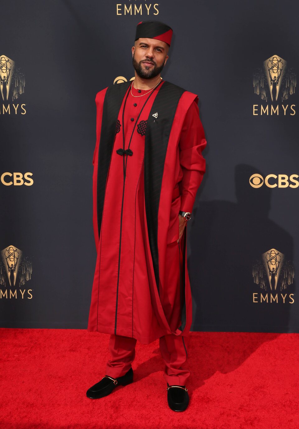 O-T Fagbenle en la alfombra roja de los Emmy 2021