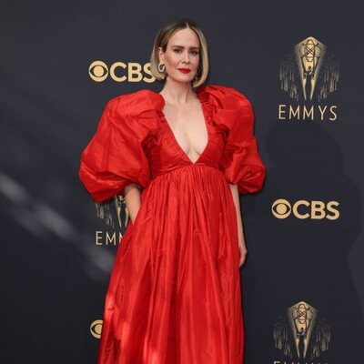 Sarah Paulson en la alfombra roja de los Emmy 2021