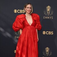 Sarah Paulson en la alfombra roja de los Emmy 2021