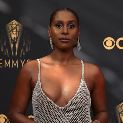 Issa Rae en la alfombra roja de los Emmy 2021