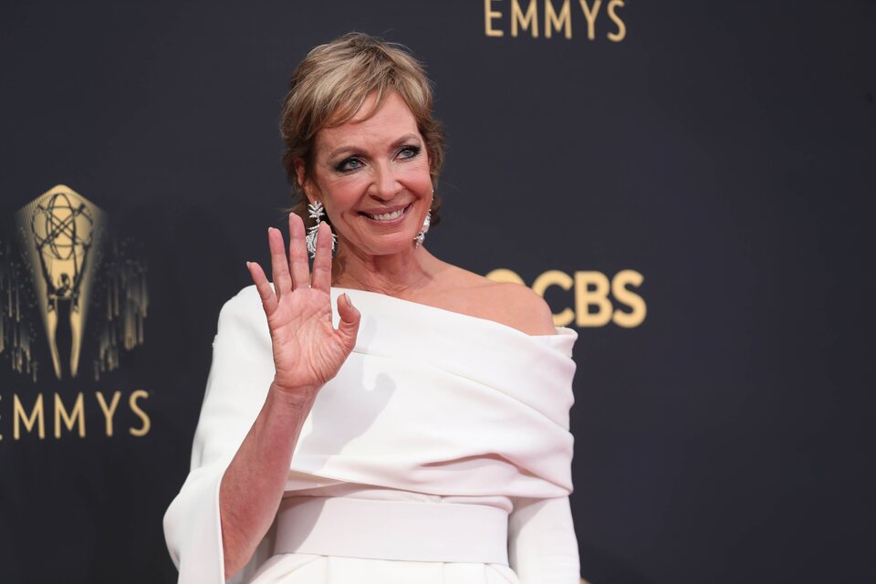 Allison Janney en la alfombra roja de los Emmy 2021