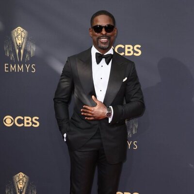 Sterling K. Brown en la alfombra roja de los Emmy 2021