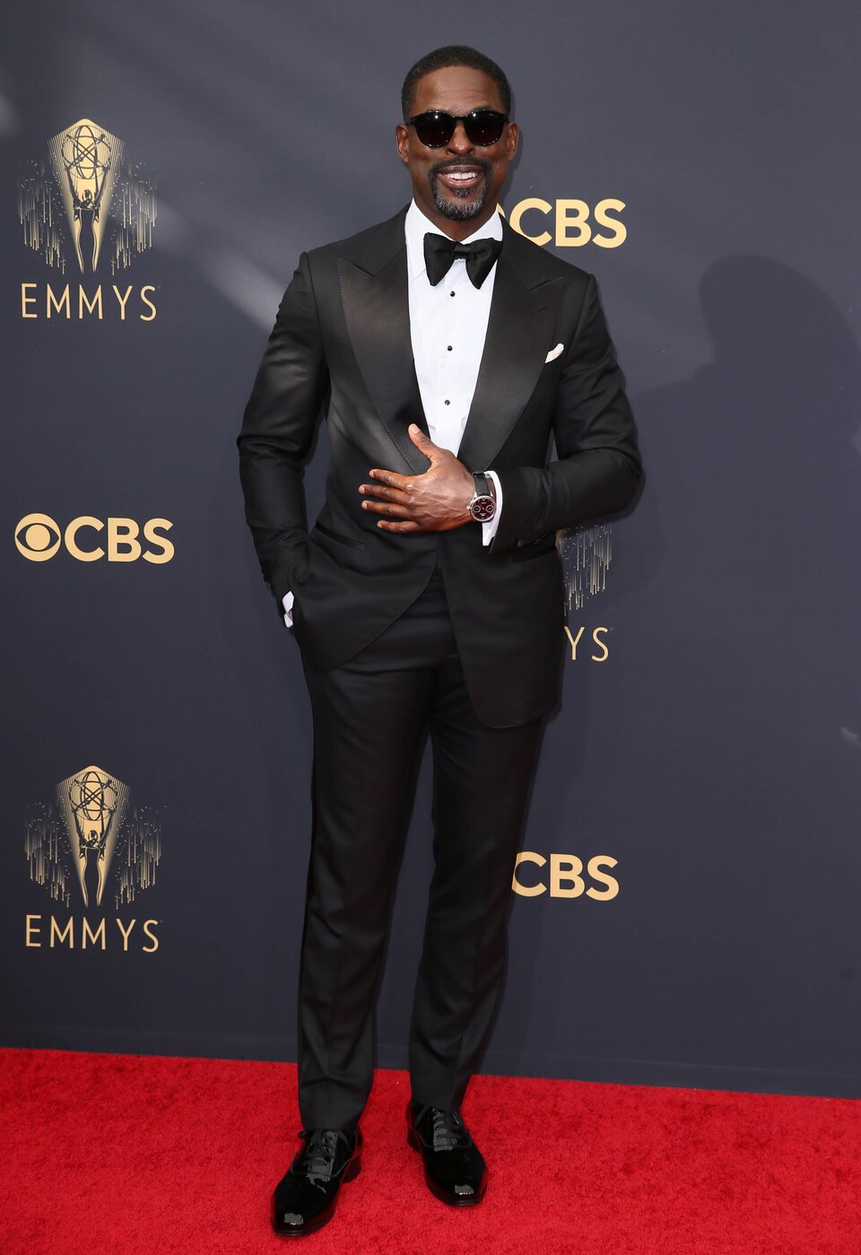 Sterling K. Brown en la alfombra roja de los Emmy 2021