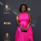 Uzo Aduba en la alfombra roja de los Emmy 2021