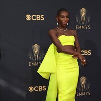 Michaela Coel en la alfombra roja de los Emmy 2021