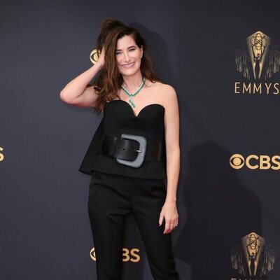 Kathryn Hahn en la alfombra roja de los Emmy 2021