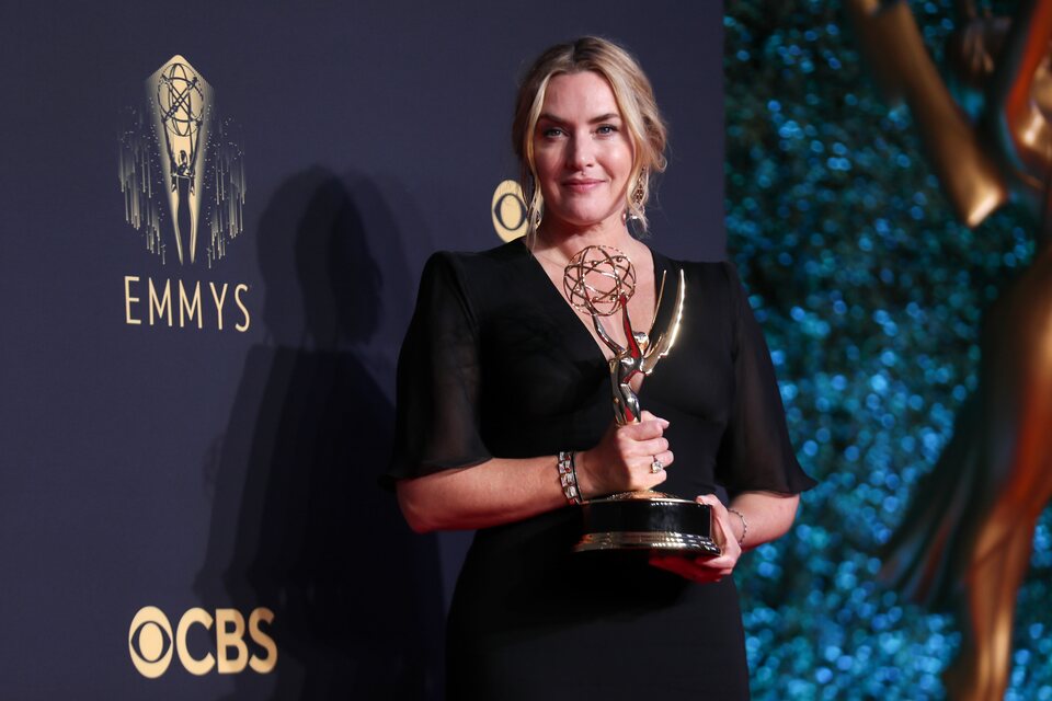 Kate Winslet, ganadora del Emmy 2021 a la mejor actriz de una miniserie