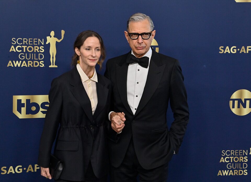 Emilie Livingston y Jeff Goldblum en los Premios del Sindicato de Actores 2022