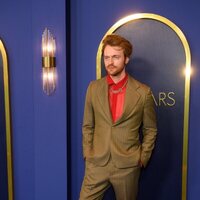 Finneas O'Connell en la comida de nominados a los Oscar 2022