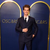 Andrew Garfield en la comida de nominados a los Oscar 2022