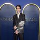 Kodi Smit-McPhee en la comida de nominados a los Oscar 2022