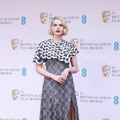 Audrey Diwan en la alfombra roja de los BAFTA 2022