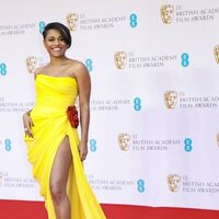 Ariana DeBose en la alfombra roja de los BAFTA 2022