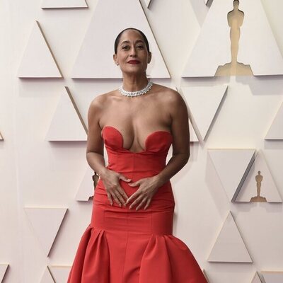 Tracee Ellis Ross en la alfombra roja de los Oscar 2022