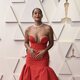 Tracee Ellis Ross en la alfombra roja de los Oscar 2022