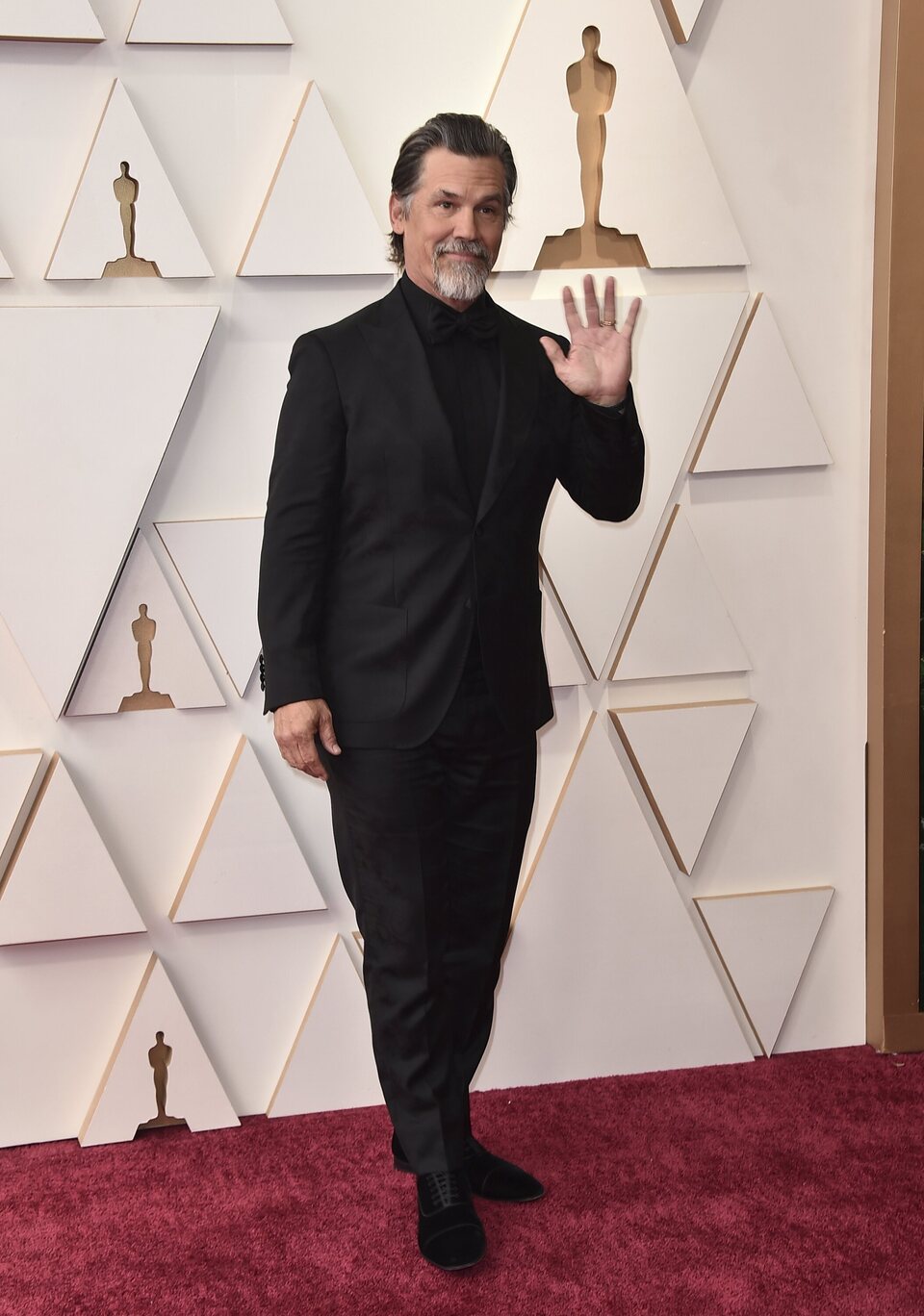 Josh Brolin en la alfombra roja de los Oscar 2022