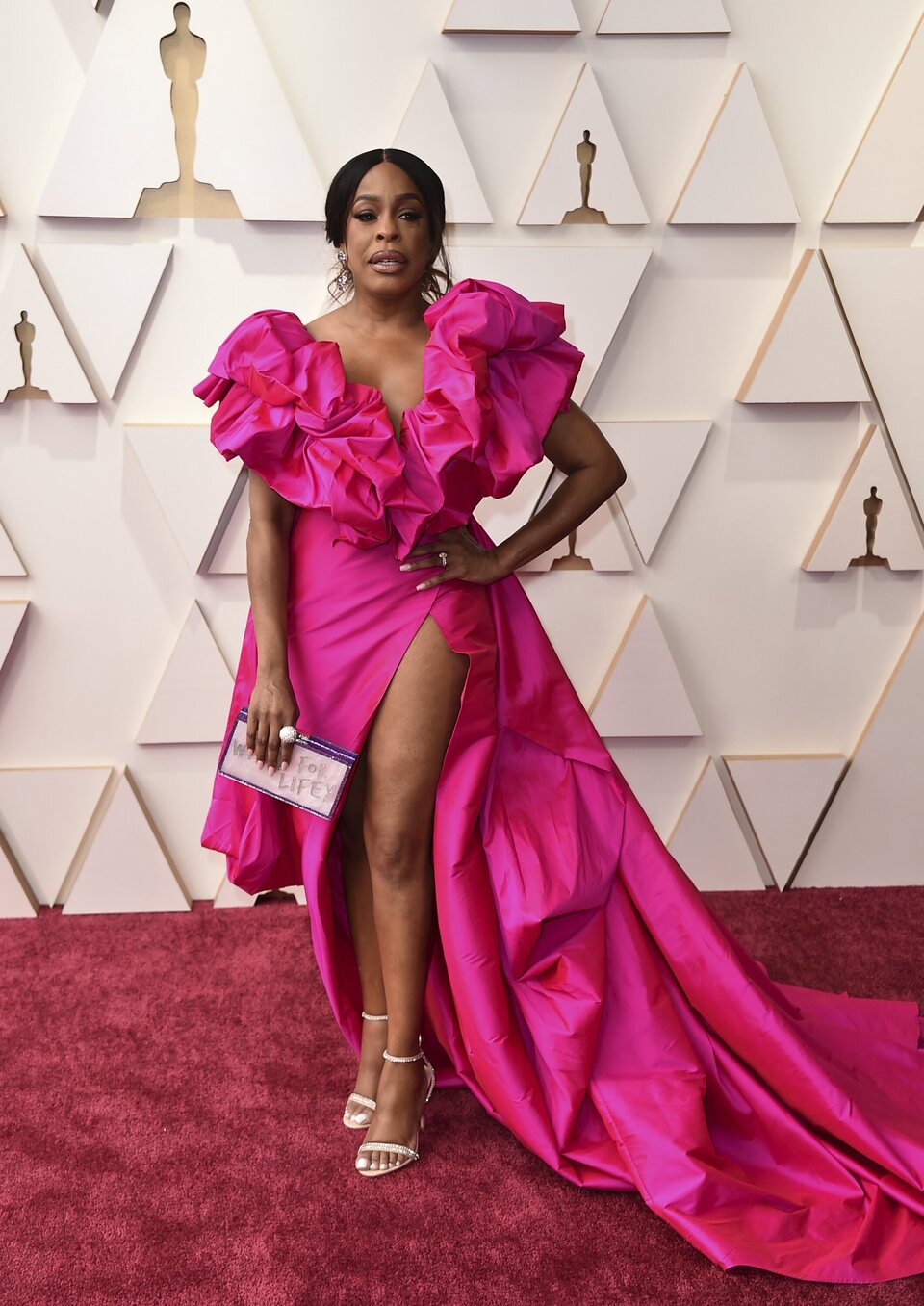 Niecy Nash en la alfombra roja de los Oscar 2022