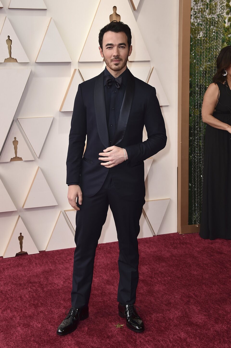 Kevin Jonas en la alfombra roja de los Oscar 2022