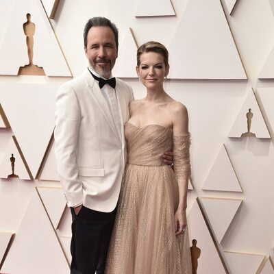 Denis Villeneuve y Tanya Lapointe en la alfombra roja de los Oscar 2022