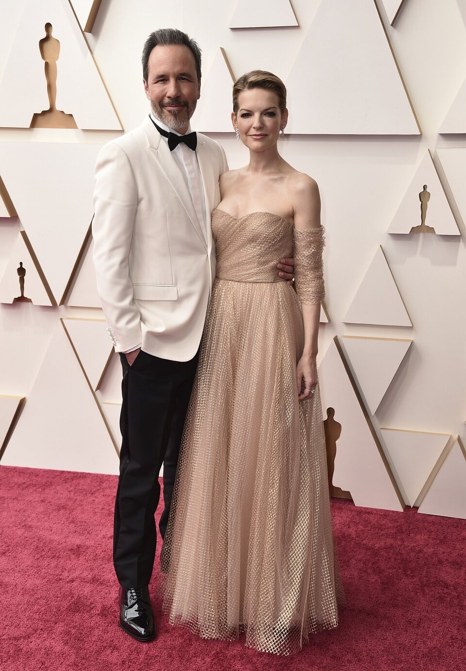 Denis Villeneuve y Tanya Lapointe en la alfombra roja de los Oscar 2022