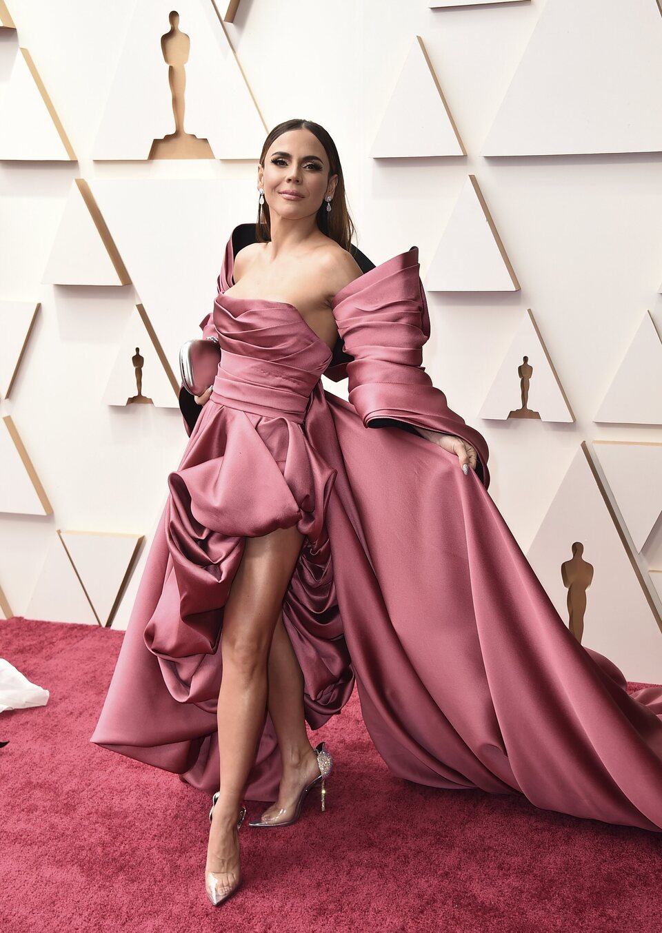 Carolina Gaitán en la alfombra roja de los Oscar 2022