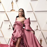 Carolina Gaitán en la alfombra roja de los Oscar 2022